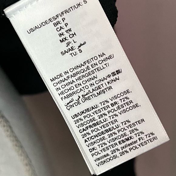 Daily Ritual • Black Lightweight Turtleneck Knit Sweater - Picture 2 of 5